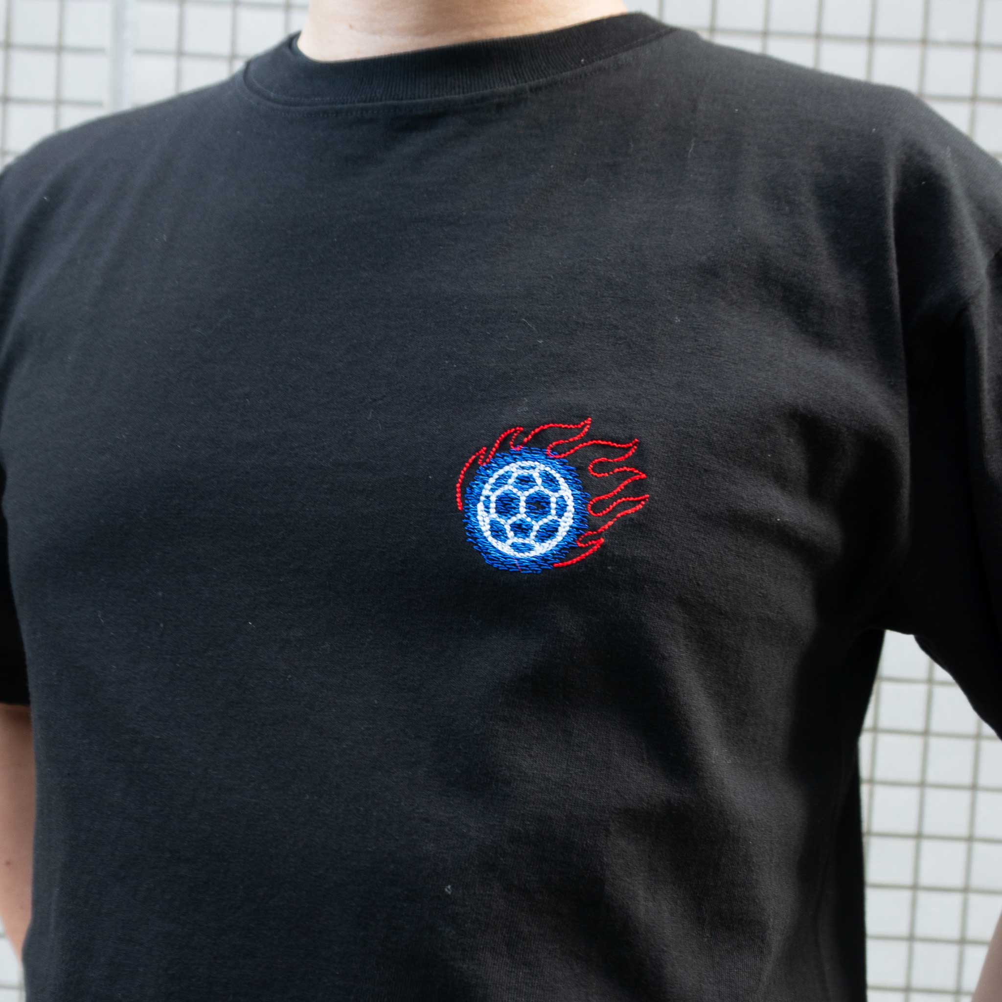 光って見える！スポーツ刺繍Tシャツ（Soccer）