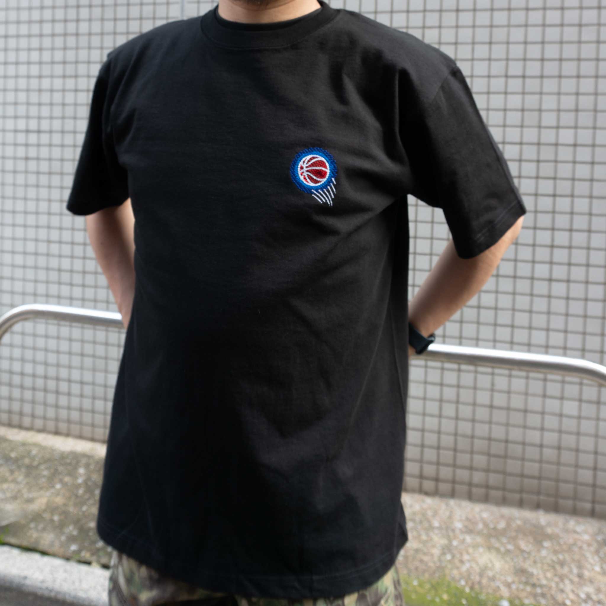 光って見える！スポーツ刺繍Tシャツ（バスケットボール）
